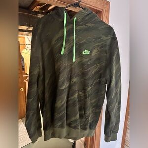 Nike Men's Dark Green Patterned Hoodie